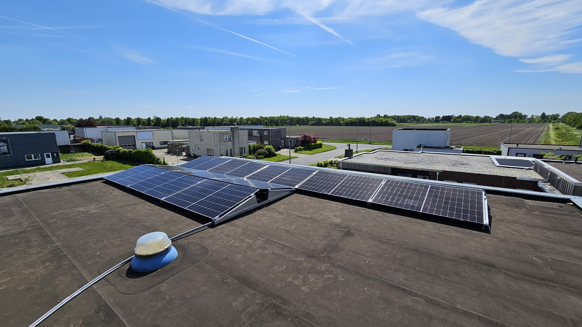 oosterveld-installaties-zonnepanelen-bedrijf-dak