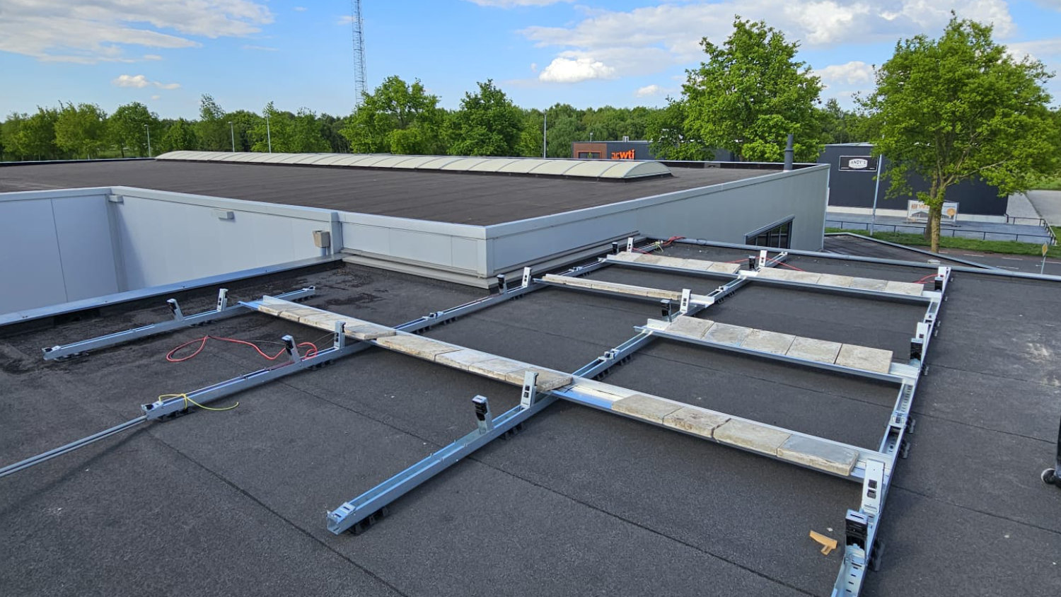 oosterveld-installaties-zonnepanelen-vlak-dak-drenthe